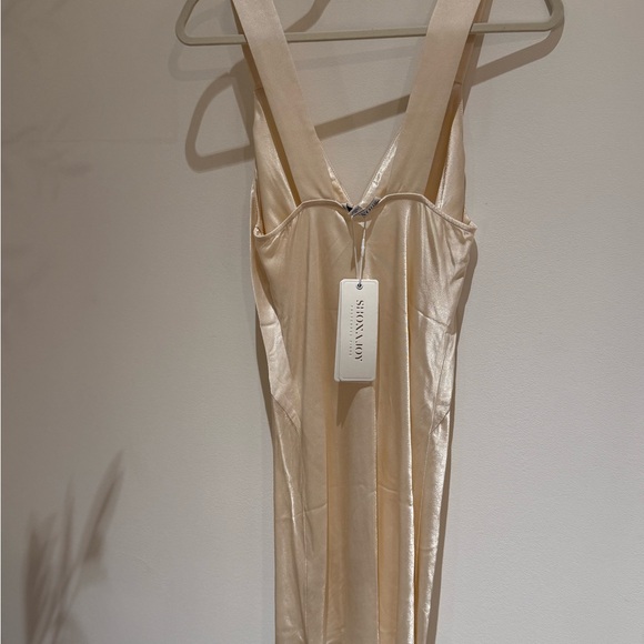 Shona Joy Cream Lounge Plunged Slip Dress - Picture 3 of 4